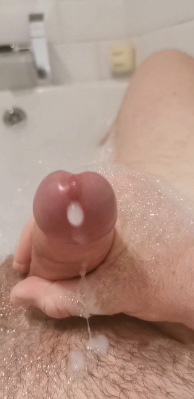 Watch Juli Webp free pictures of pissing girls — 1:28:55 pissing clip