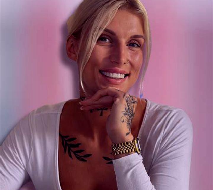 Paesisensazion model portrait
